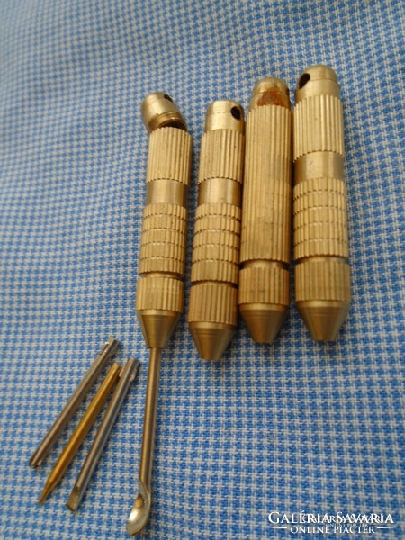 Small watch repair kit consisting of 4 pcs. The price applies to 4 pcs. 1-1 pcs are not for sale