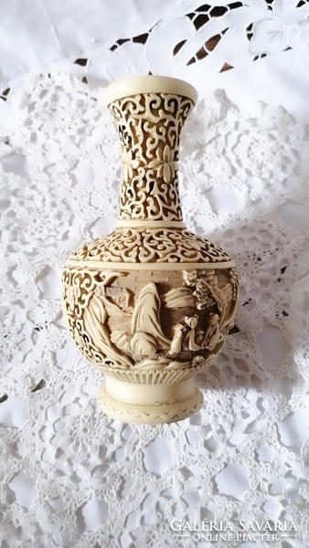 Vintage, elefántcsont színű,  kézzel faragott dinasztia váza