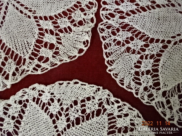 Crochet tablecloth from the 50s, very thin, diameter 23 cm. 3 Pcs. He has! Jokai.