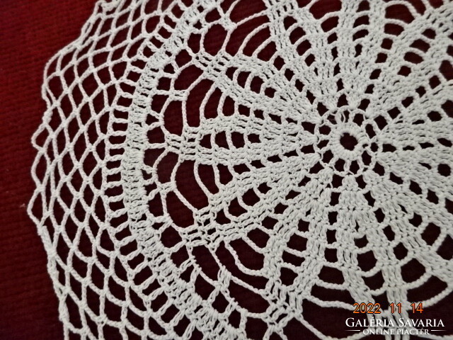 Crochet tablecloth from the 50s, diameter 14 cm. He has! Jokai.