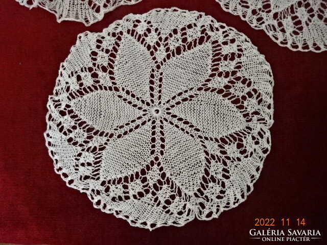Crochet tablecloth from the 50s, very thin, diameter 23 cm. 3 Pcs. He has! Jokai.
