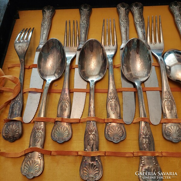 Super stainless steel cutlery for 6 people.