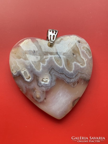 Heart-shaped agate pendant