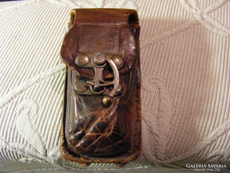 Leather holster that can be attached to a belt
