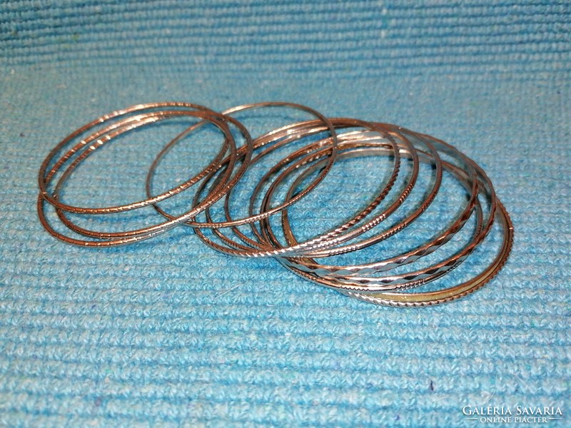 12 thin bracelets (529)