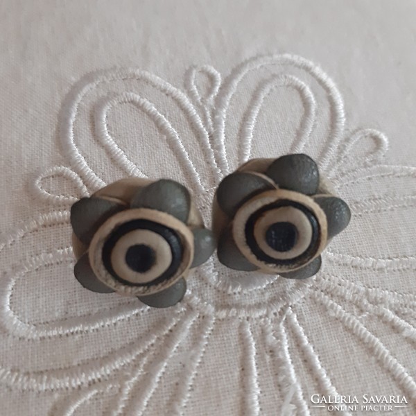 Gray leather flower earrings