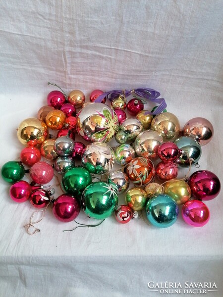 47 Christmas glass balls