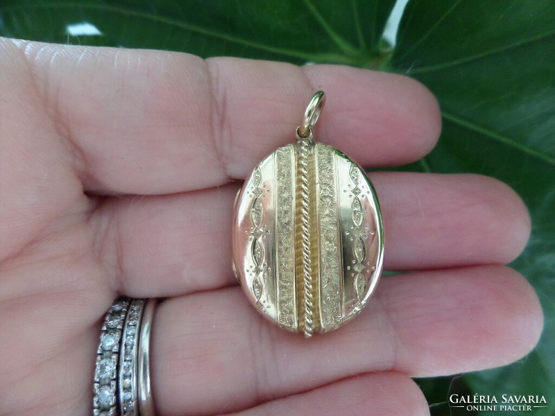 Gold photo holder pendant with elaborate engraved decoration
