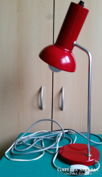 Formatervezett Szarvasi piros retro asztali lámpa