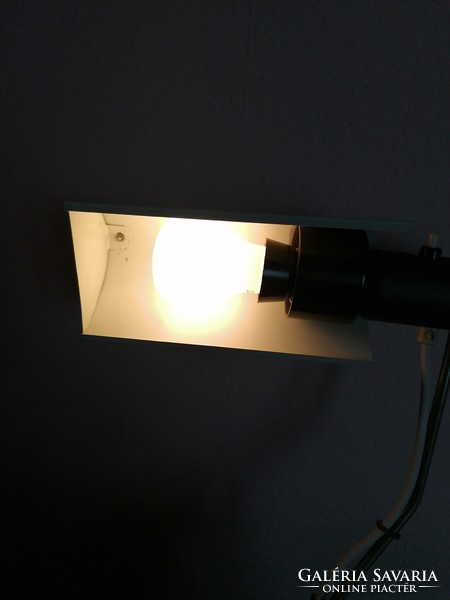 TK 501-es asztali lámpa. (Oskar Immerschied)