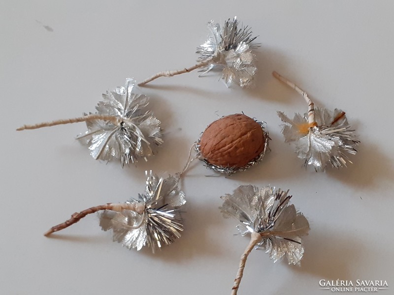 Retro 6 Christmas Silver Laminate Flowers Spelling Nutshell Cradle