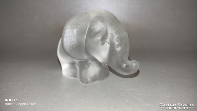 Solid glass elephant figure sculpture ice glass
