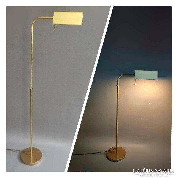 Floor lamp with adjustable height