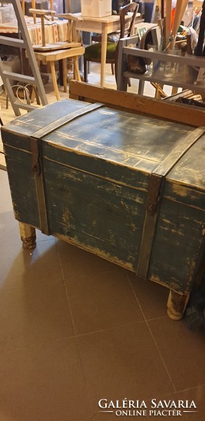 Rusztikus nagyméretű rusztikus láda tároló antik loft vintage stílusú asztalként is szolgálhat