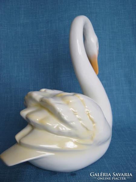 Hölóháza porcelain large swan 23 cm