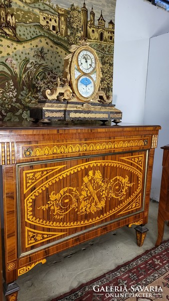 Klasszicista intarziás komód