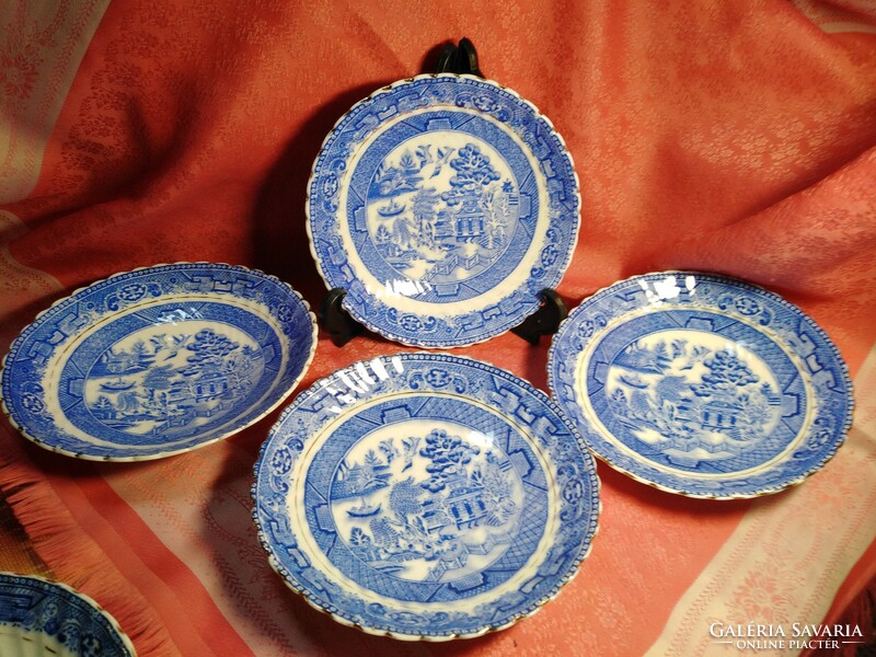 4+1 English porcelain pagoda saucer