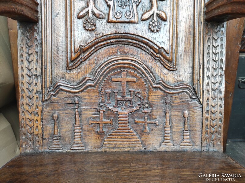 Antik reneszánsz szék 18. század dúsan faragott keresztény jézus kehely 809 6267