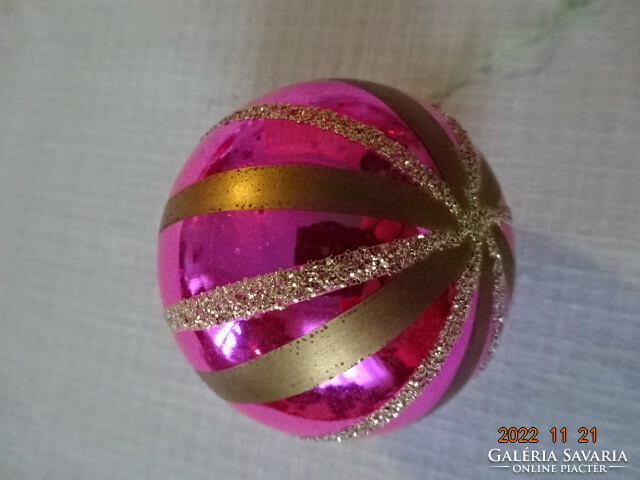Karácsonyi üveggömb, ciklámen színű arany csíkkal, átmérője 5 cm. Vanneki!