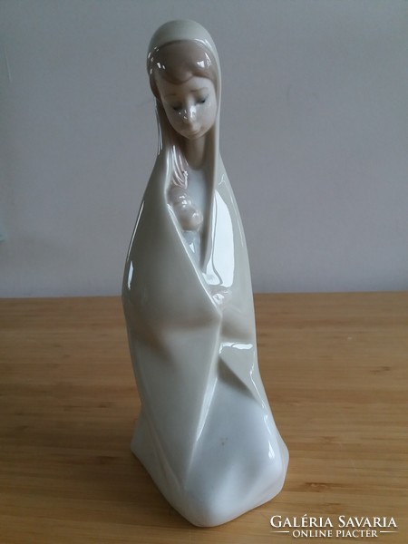 Lladro porcelán szobor - Anya gyermekével / Madonna a kis Jézussal, gyönyörű porcelán szobor