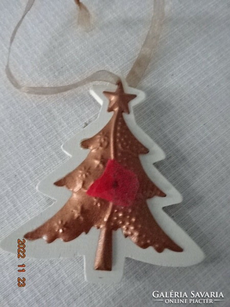 Christmas ornament, Christmas tree shape, height 8.5 cm. He has!
