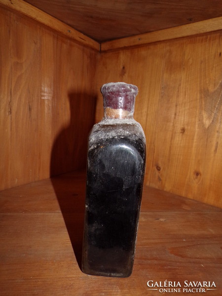 Four-liter pints bottle decorated with the coat of arms of the Vay family and filled with Tokaj wine