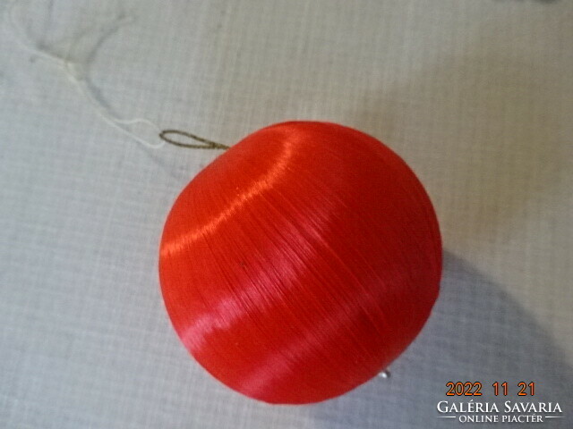Christmas tree ornament, red apple, yarn coated, diameter 6 cm. He has!