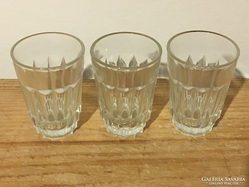 Üveg vizes pohár