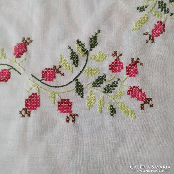 Rosehip white, hand-embroidered tablecloth 76 x 76 cm