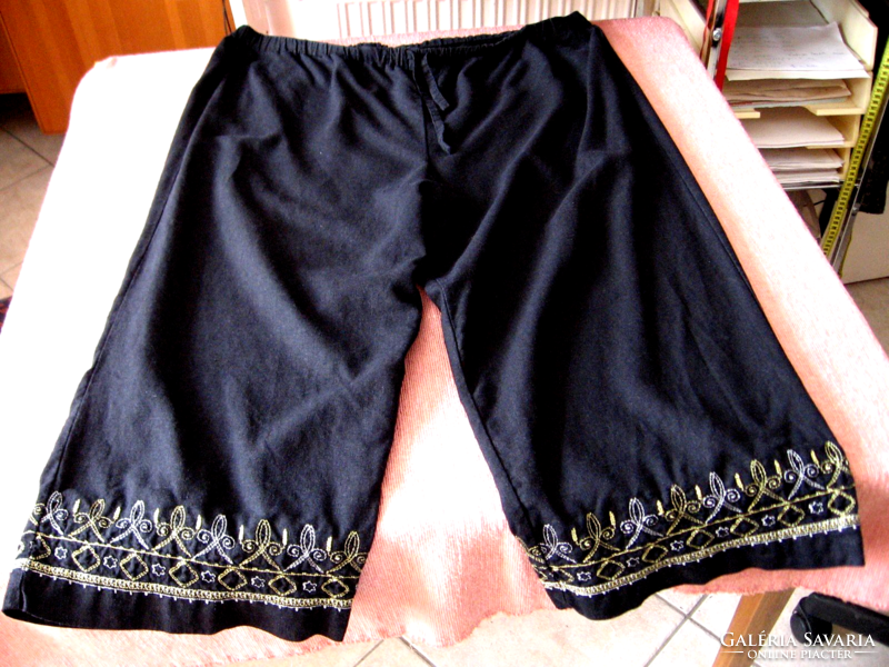 Large size linen black embroidered shorts
