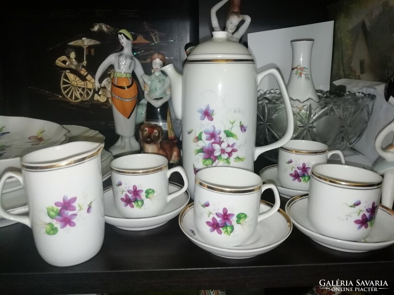 The Hollóháza violet coffee set is the pieces shown in the pictures