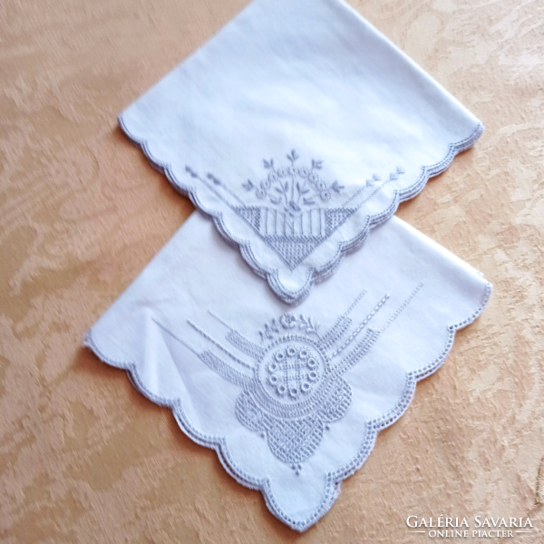 2 db drapp, hímzett zsebkendő, 25 x 25 cm