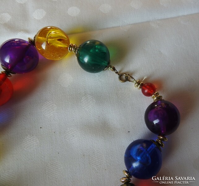 String necklace made of multi-colored huge pearls