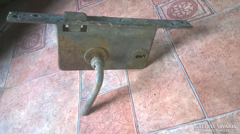 Large gate lock from the beginning of the last century, lock insert with handle.