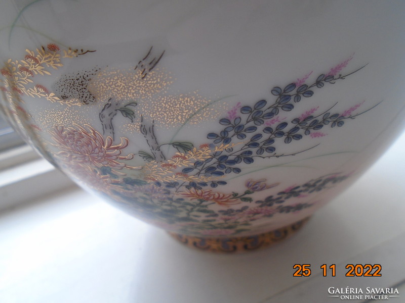 New decorative Japanese vase with pink glaze, gilded flower and butterfly patterns