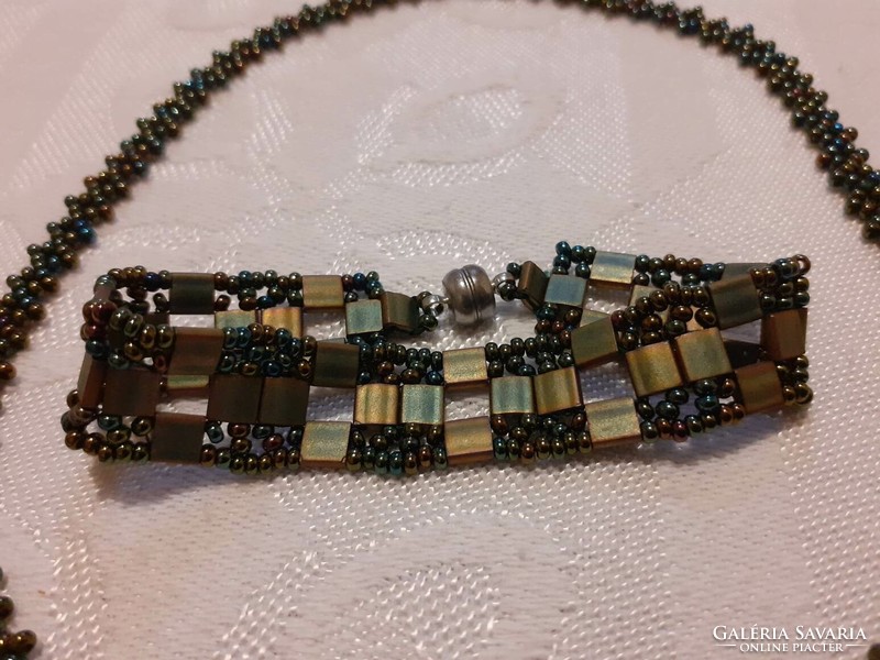 Charming, handcrafted necklace and bracelet