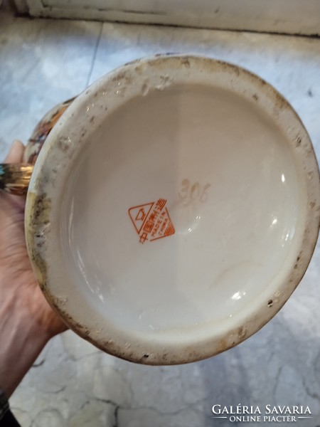 Kinai porcelán váza, szignált, jelzett, hibátlan, 32 cm-es magasságú