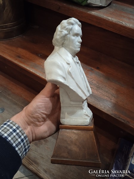 Beethoven kerámia büsztje, 28 cm-es magasságú ritkaság.