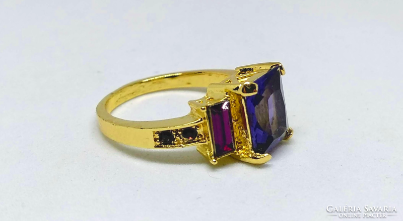 Töltött arany (GF), ródium bevonatos gyűrű, ametiszt kristályokkal