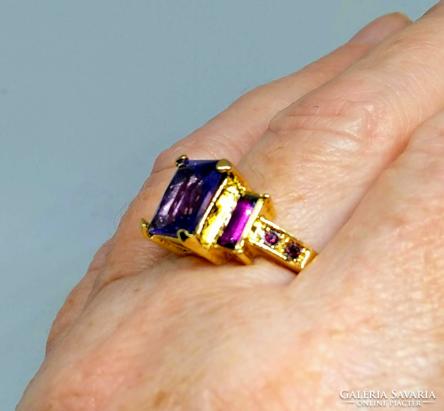 Töltött arany (GF), ródium bevonatos gyűrű, ametiszt kristályokkal