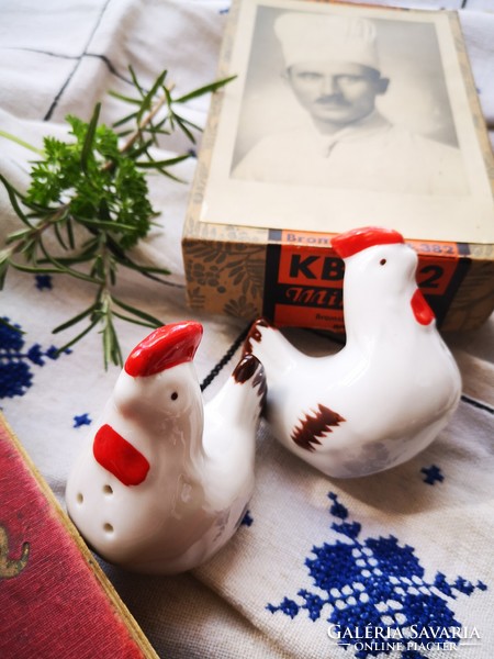 Vintage hen shaped salt and pepper shakers