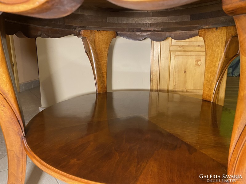 Baroque round table