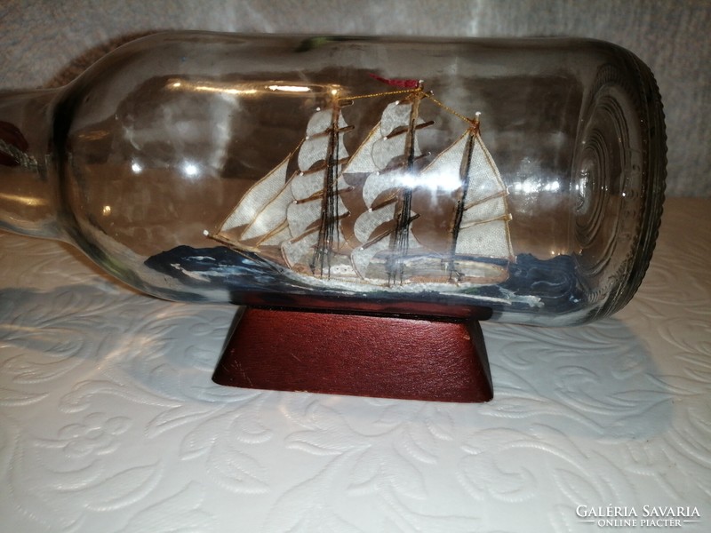 "GORCH FOCK 1958", üvegbe épített hajó, Modell, íróasztal dekoráció makett. .