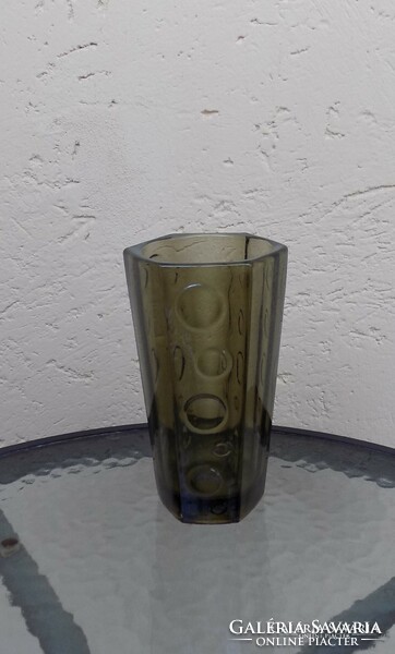 Art deco füstszínű öntött üveg váza a 60-as évekből 18 cm magas (12/d)