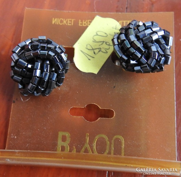 Earrings made of black stones - ear clips
