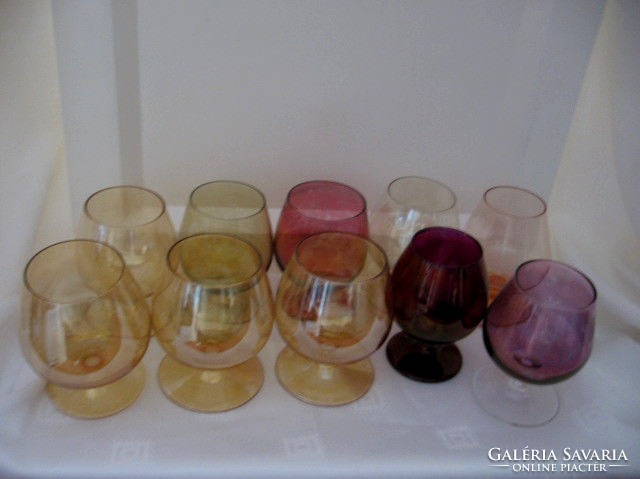 Vegyes színes nagyobb konyakos talpas pohár készlet 10 db-os