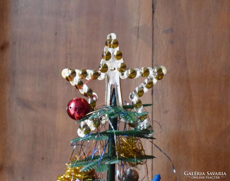 Régi retro Karácsonyfa díszített mini díszekkel mini műfenyő 41 x 26 cm