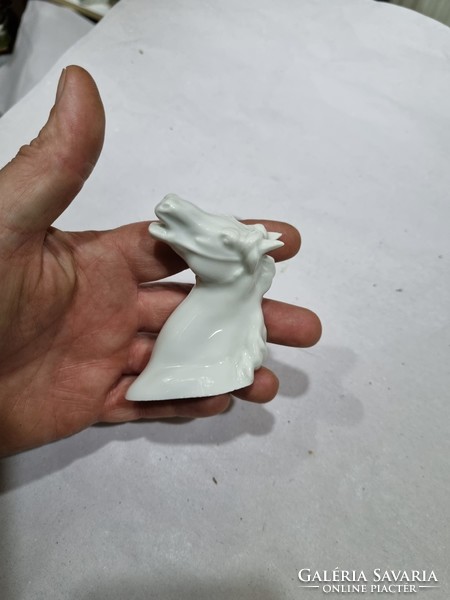 Porcelán ló figura