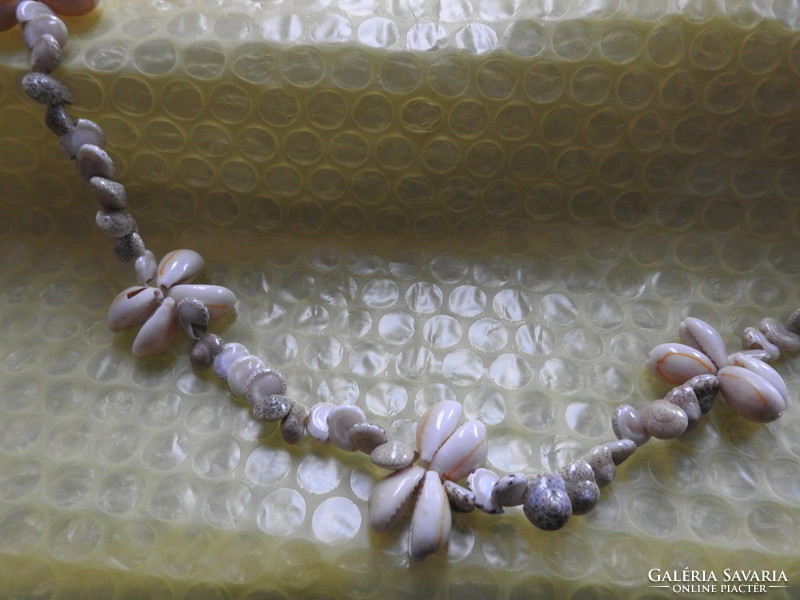 Kagylókból fűzőtt nyaklánc - kagyló nyakék