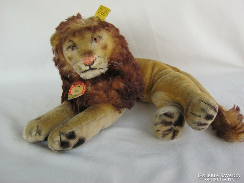 Old steiff plush toy lion
